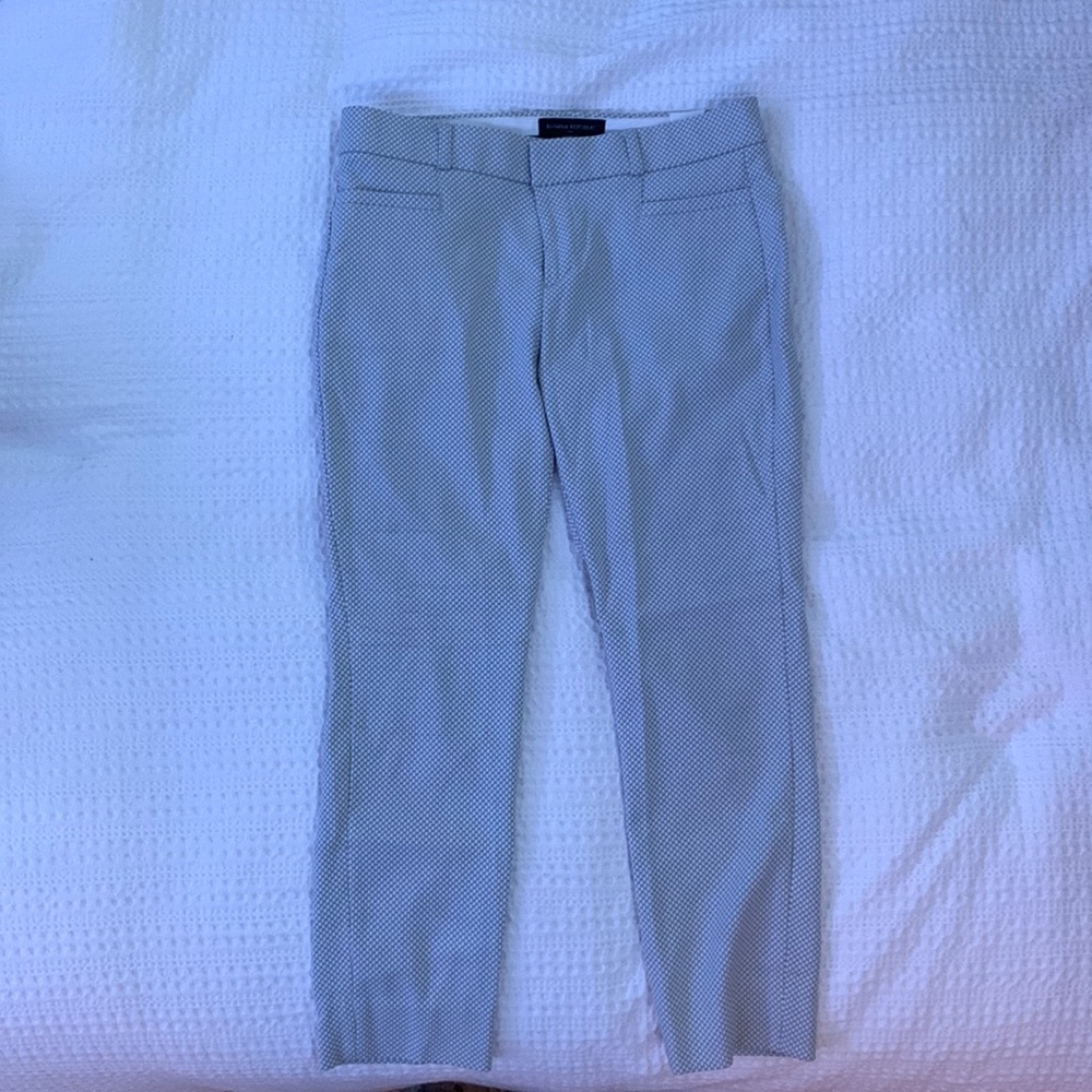 capris pattern pants. white and grey